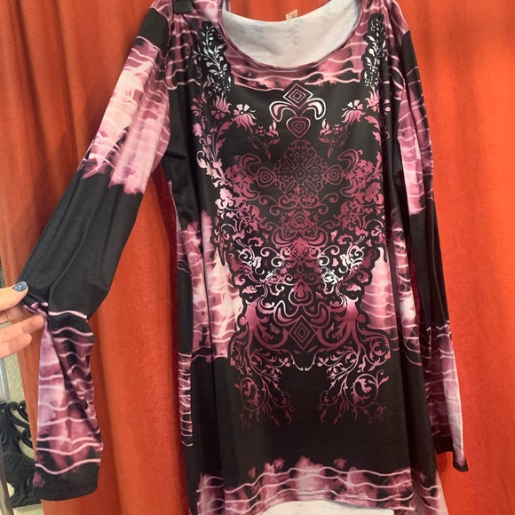 NWOT Beautiful woman’s top.  Never worn. - Picture 4 of 4